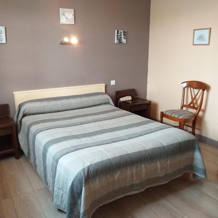 Hotel Le Lion D'Or Сальбри Экстерьер фото