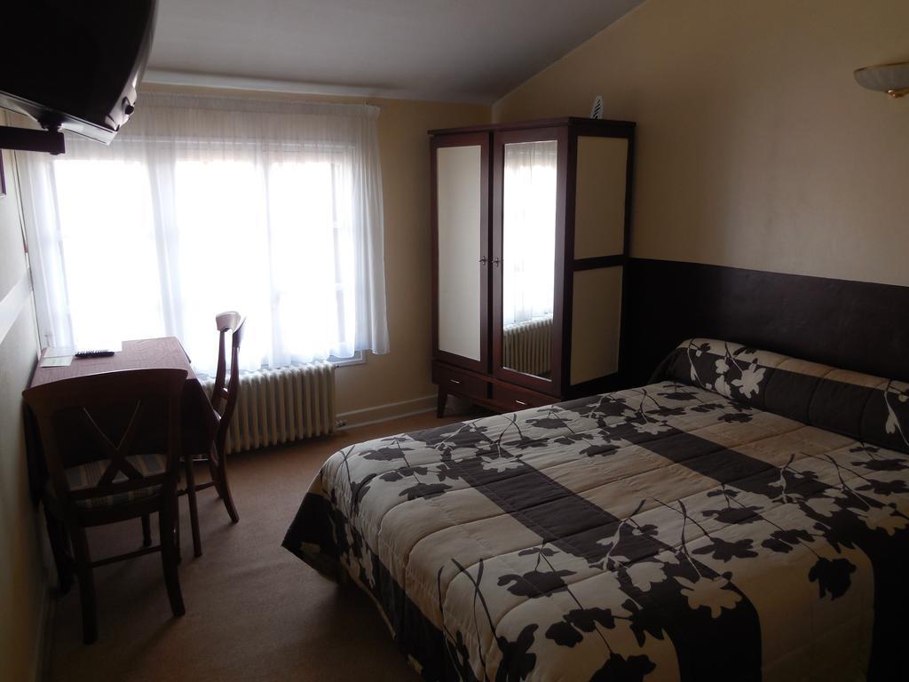 Hotel Le Lion D'Or Сальбри Номер фото
